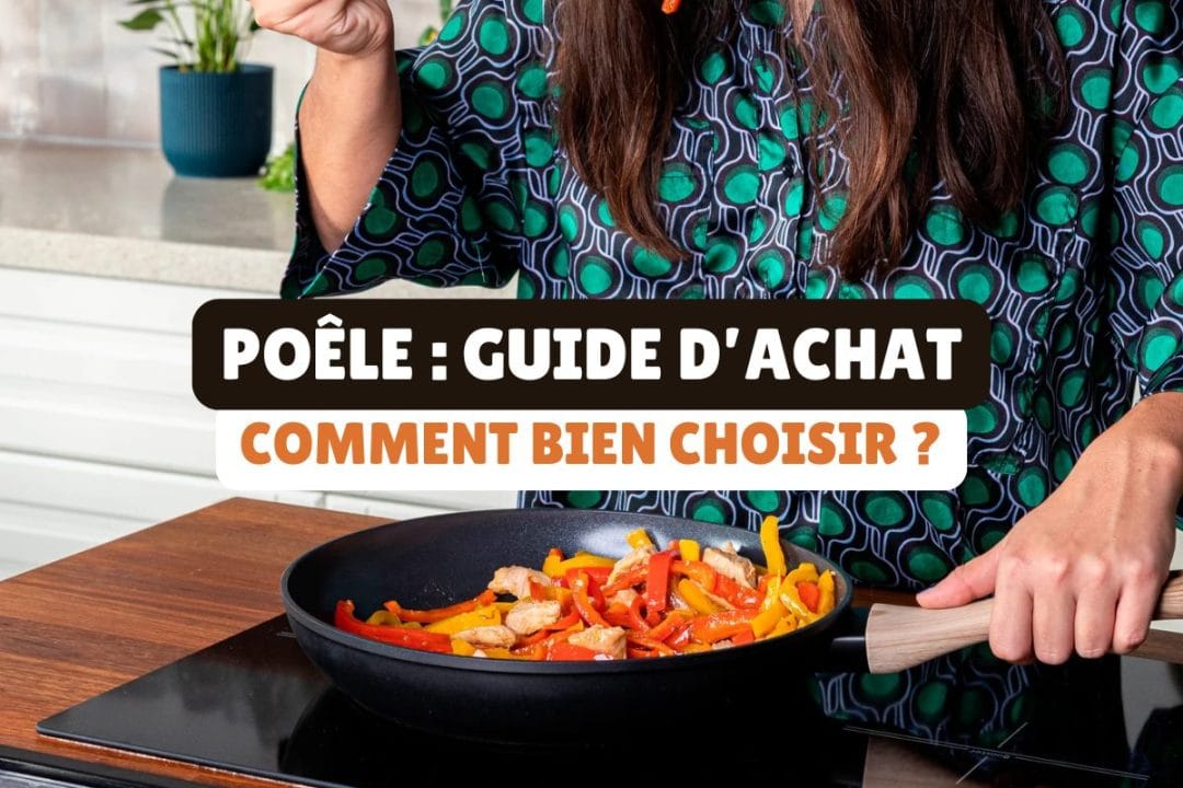 femme cuisinant avec une poêle de marque Pyrex