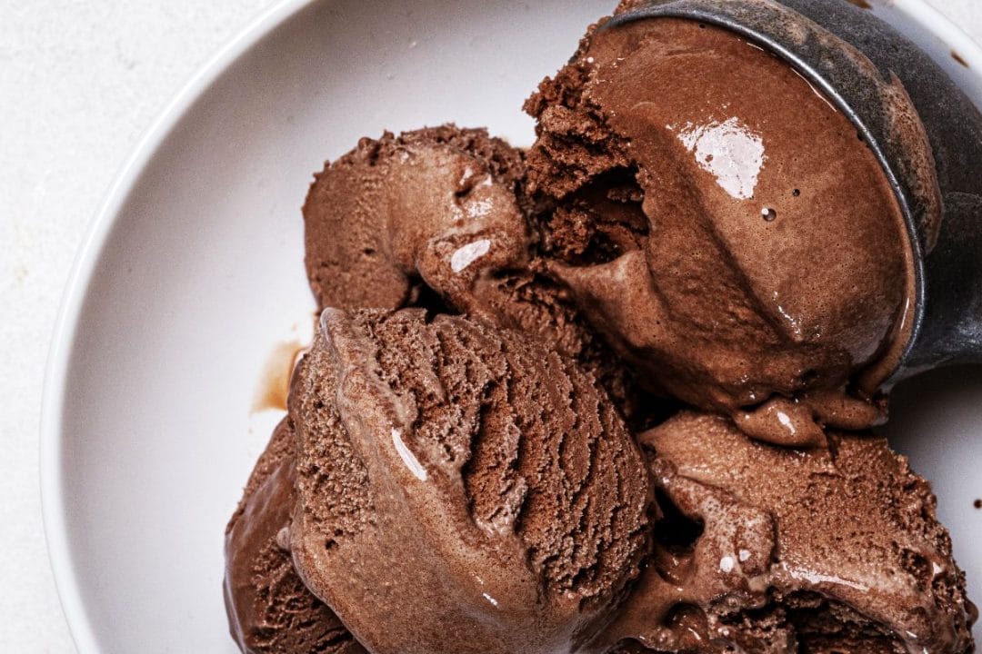 Les 3 meilleures glaces au chocolat légères et sans additifs