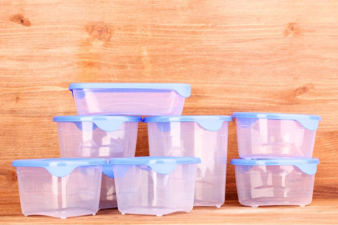 Conserver dans des boîtes en plastique