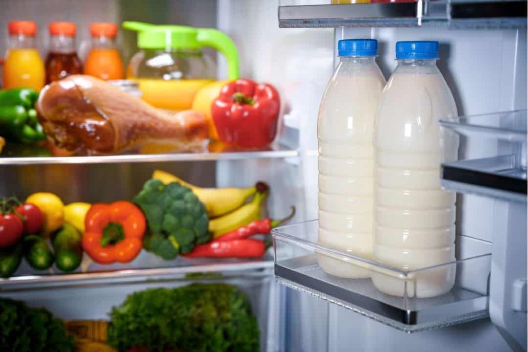 La porte du frigo est le pire endroit pour conserver le lait