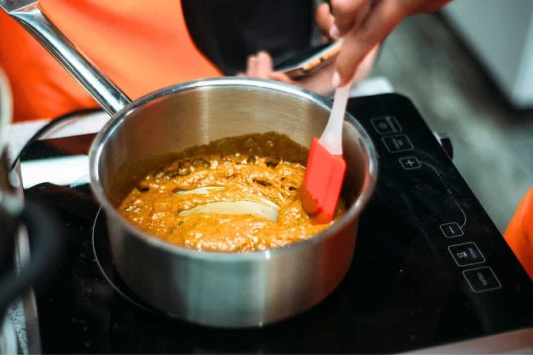 le trou sur la poignée des casseroles