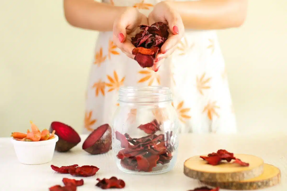 Chips de betterave maison au four