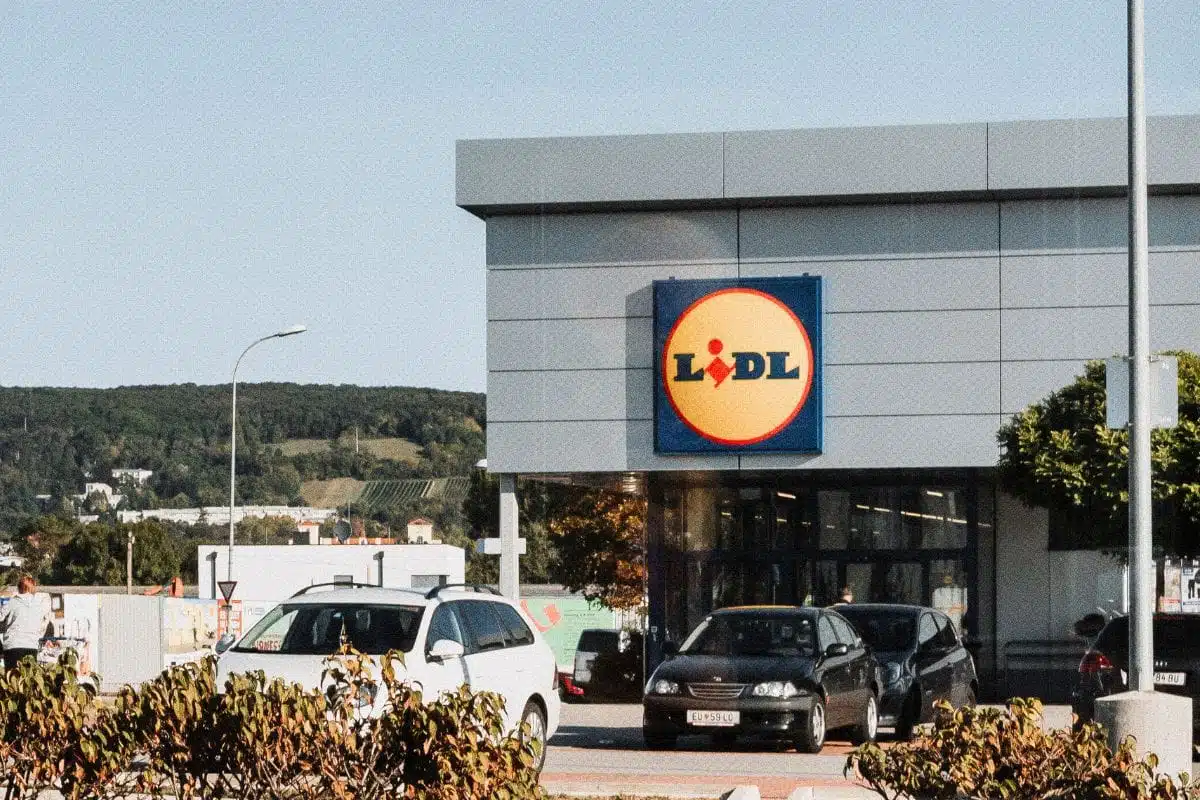 Scène surréaliste chez Lidl