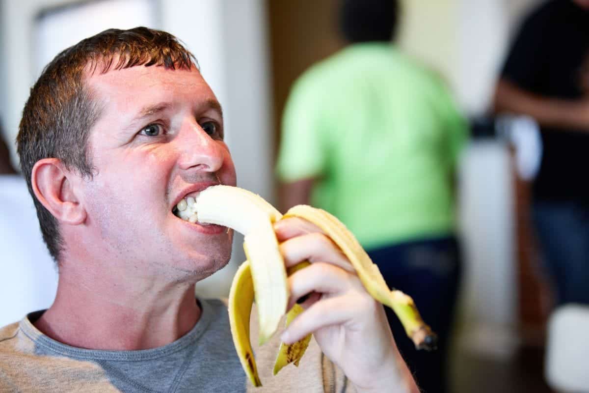 Manger une banane le soir