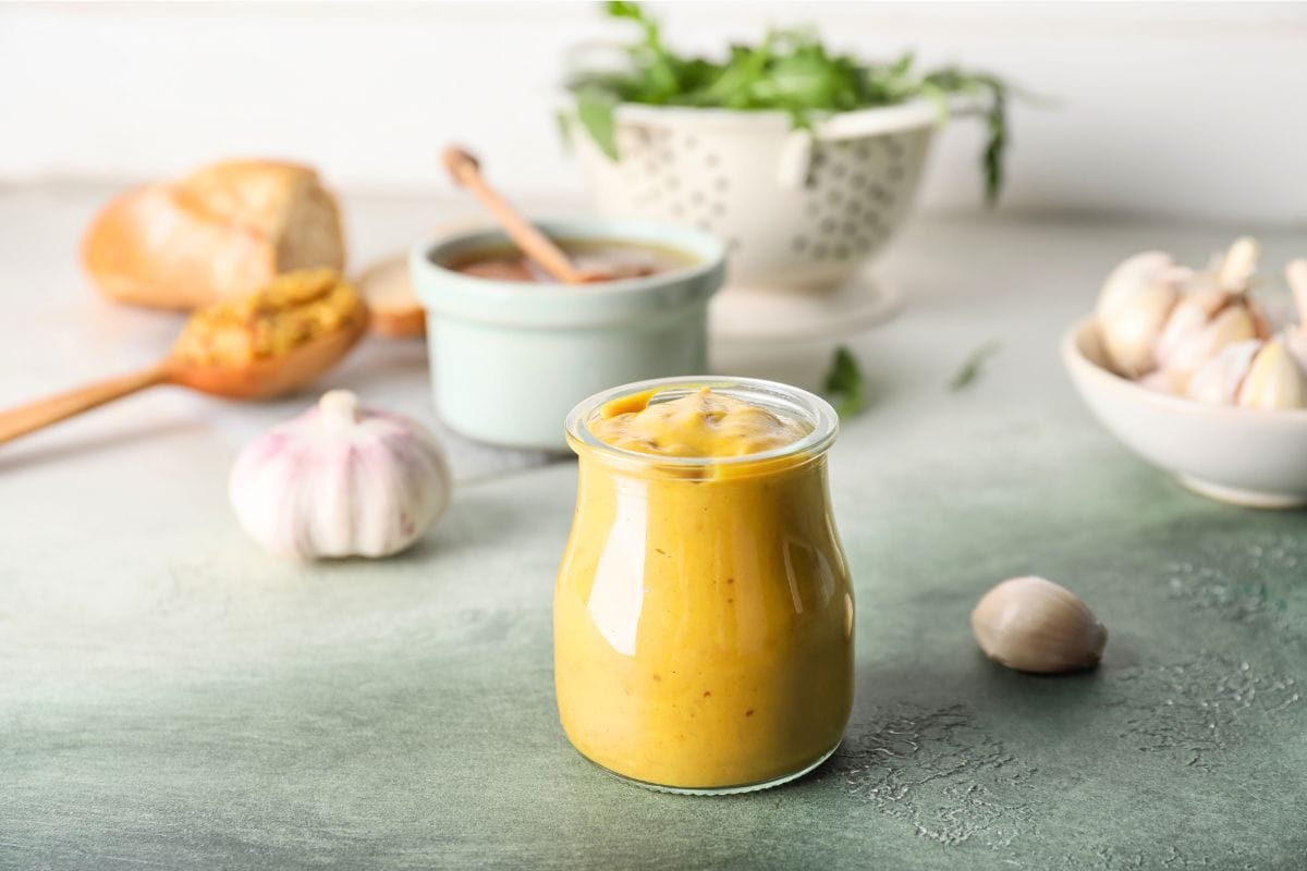 Deux pots de moutarde vendus 6 000 €