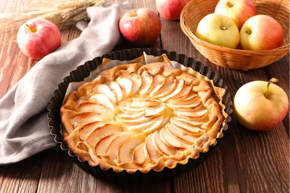 Il achète une tarte chez Leclerc